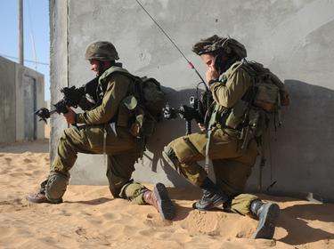 Israeli soldiers training for urban wafare