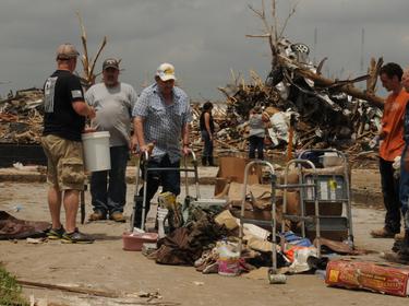 Oklahoma tornado cleanup