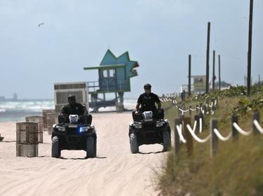 Police officers patrol the beach after the closing of all the beaches in Miami-Dade County due to COVID-19, in Miami Beach, Florida, March 19, 2020, photo by Carlos Barria/Reuters