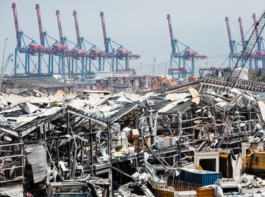 The port of Beirut and its construction cranes, destroyed by an explosion of ammonium nitrate on August 4, 2020, photo by Karine Pierre/Hans Lucas Pictures/Reuters