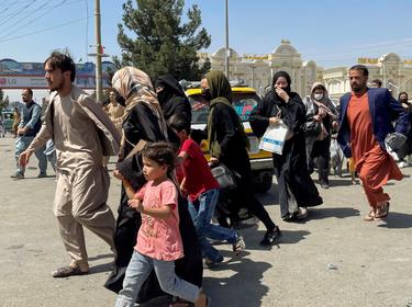 People try to get into Hamid Karzai International Airport in Kabul, Afghanistan, August 16, 2021, photo by Stringer/Reuters