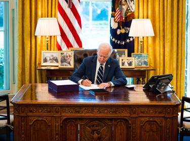 President Joe Biden signs the American Rescue Plan in the Oval Office, at the White House in Washington, D.C., March, 11, 2021, photo by Doug Mills/Pool/Sipa USA/Reuters