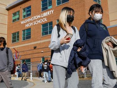 Students leave Washington-Liberty High School in Arlington County, one of several school districts that sued to stop the mask-optional order by Governor Glenn Youngkin, in Arlington, Virginia, January 25, 2022, photo by Evelyn Hockstein/Reuters