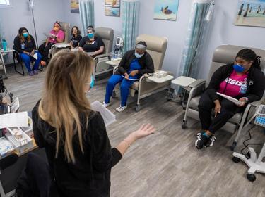 A Planned Parenthood clinic manager prepares her staff for the enactment of a 24-hour waiting period for abortions, Jacksonville, Florida, March 16, 2022, photo by Evelyn Hockstein/Reuters
